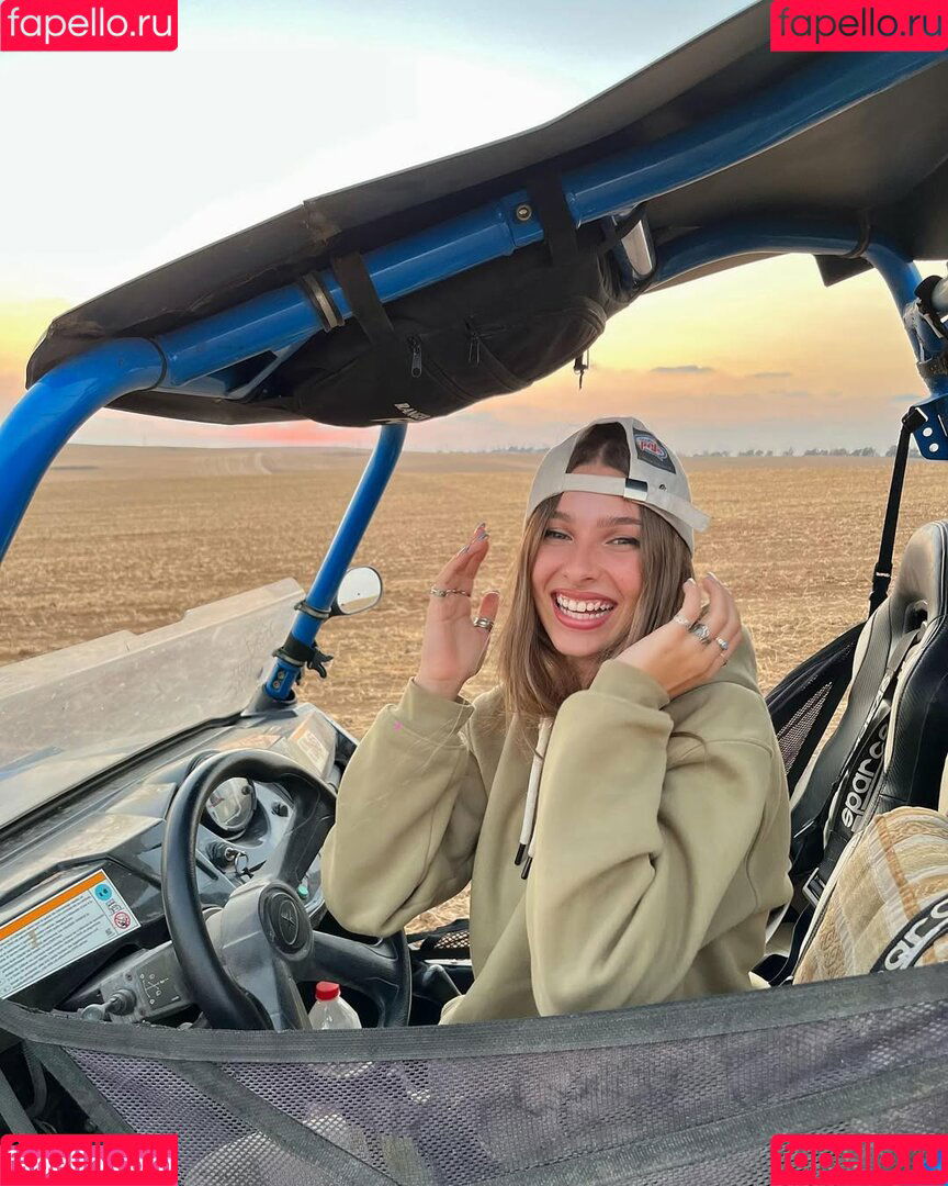 Ella Netzer Onlyfans Photo Gallery 