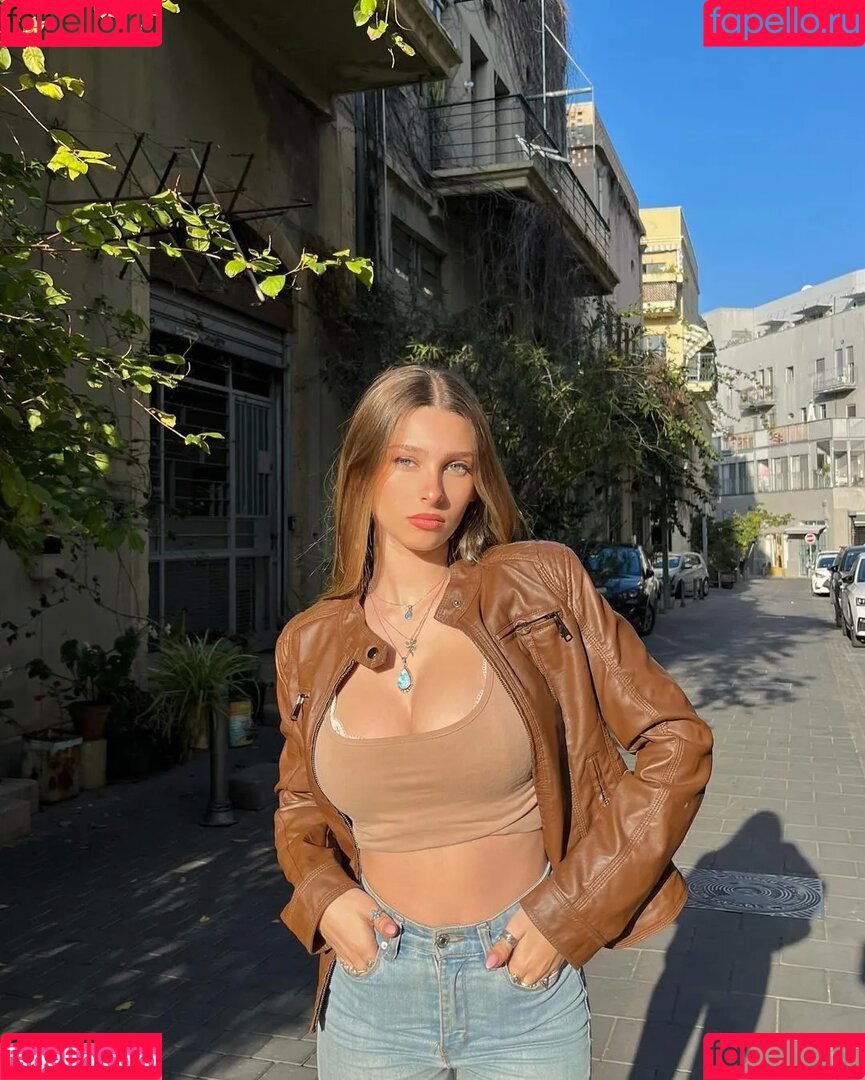 Ella Netzer Onlyfans Photo Gallery 