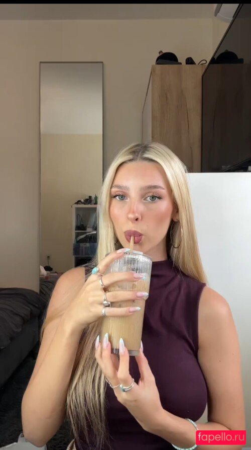 Ella Netzer Onlyfans Photo Gallery 