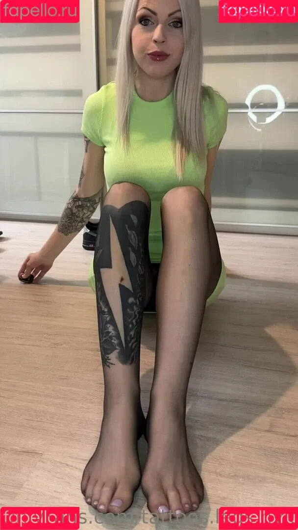 tattoos.legs.nylons Onlyfans Photo Gallery 