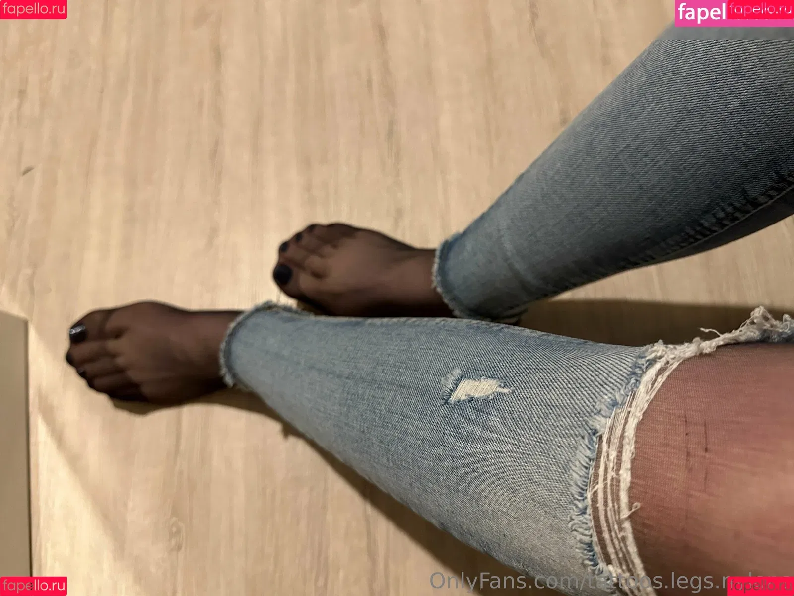 tattoos.legs.nylons Onlyfans Photo Gallery 