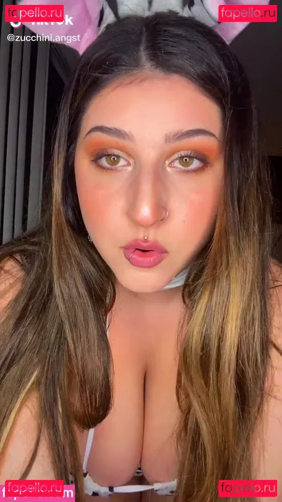 zucchini.angst Onlyfans Photo Gallery 