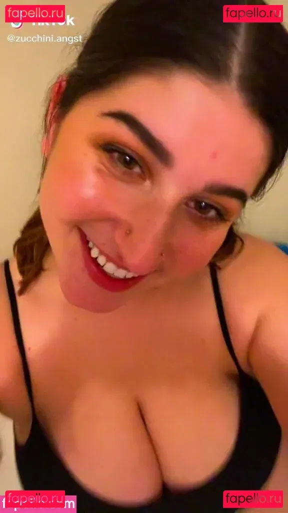 zucchini.angst Onlyfans Photo Gallery 