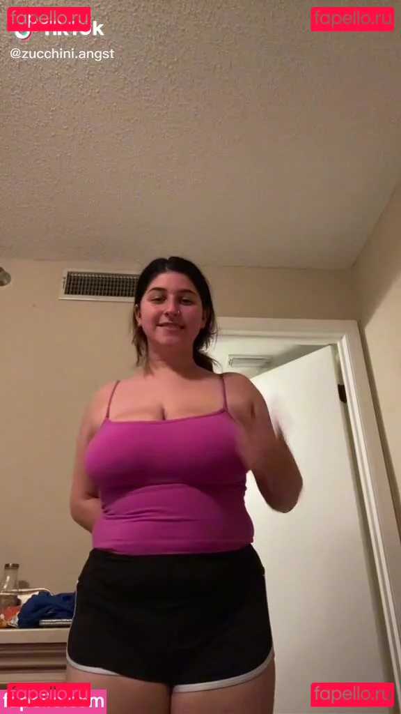 zucchini.angst Onlyfans Photo Gallery 