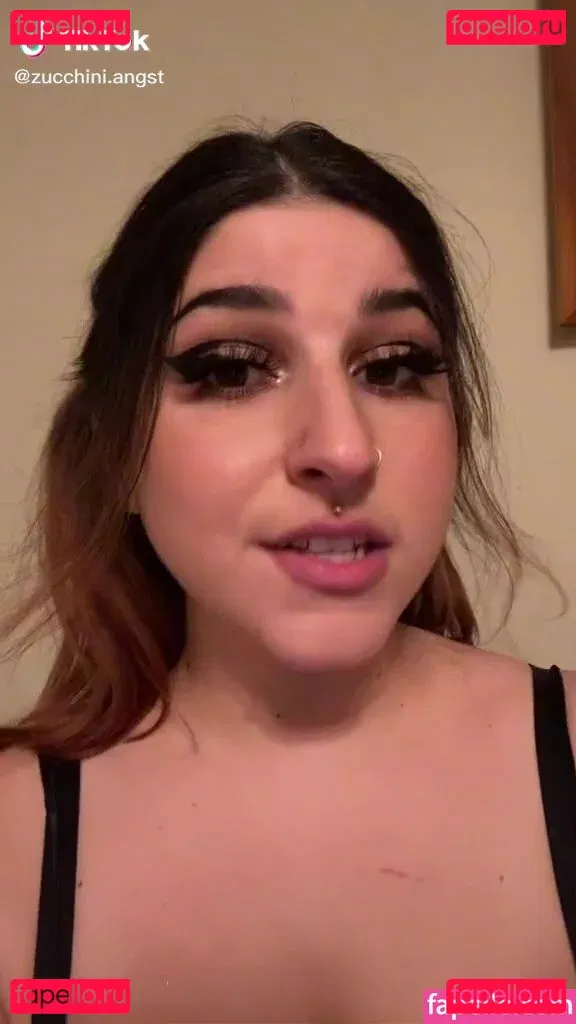 zucchini.angst Onlyfans Photo Gallery 