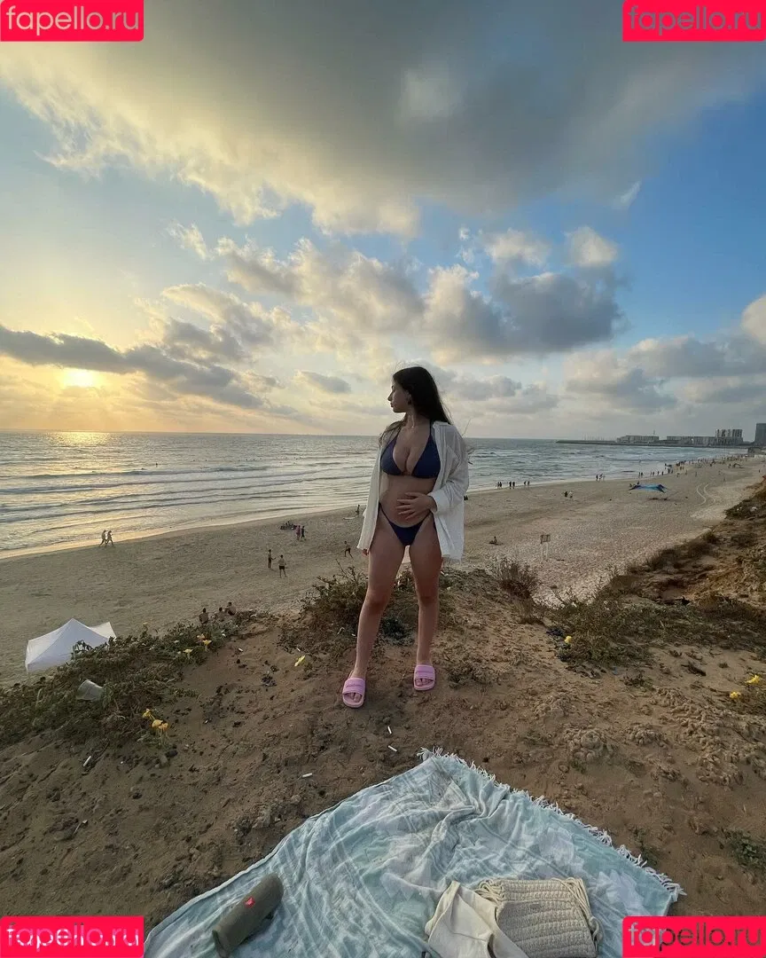 Rona Y Onlyfans Photo Gallery 