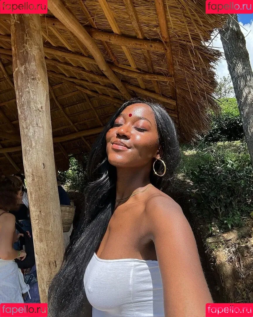 Carefreehamuyela Onlyfans Photo Gallery 