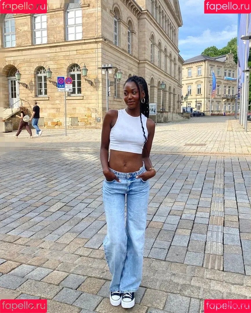 Carefreehamuyela Onlyfans Photo Gallery 
