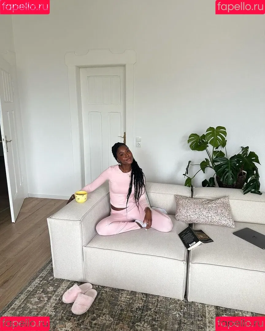 Carefreehamuyela Onlyfans Photo Gallery 