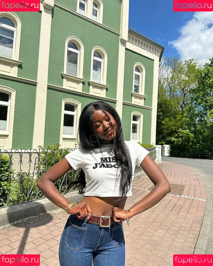 Carefreehamuyela Onlyfans Photo Gallery 