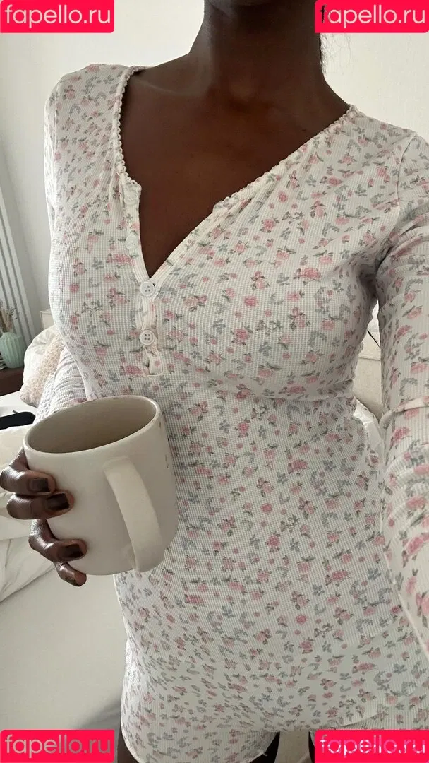 Carefreehamuyela Onlyfans Photo Gallery 