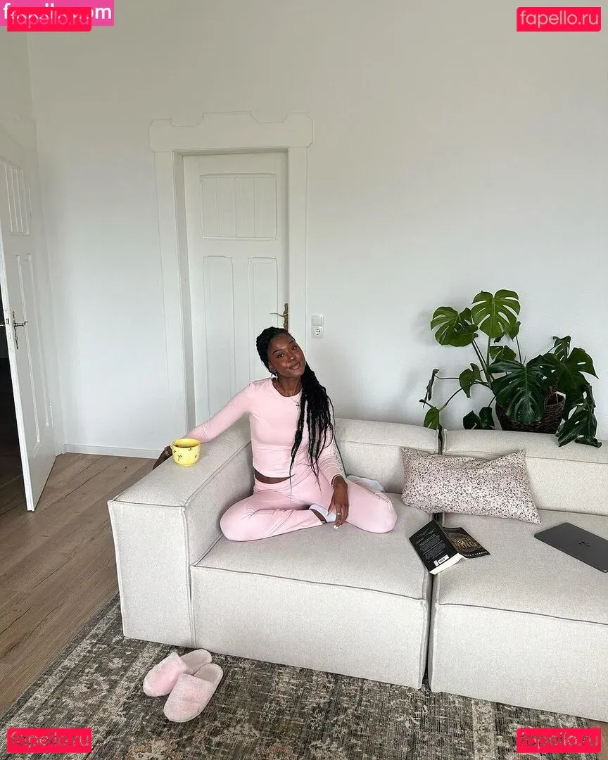 Carefreehamuyela Onlyfans Photo Gallery 