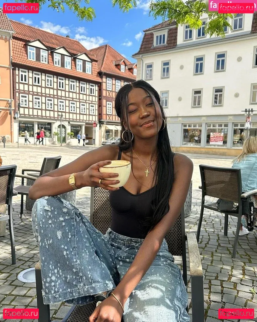 Carefreehamuyela Onlyfans Photo Gallery 