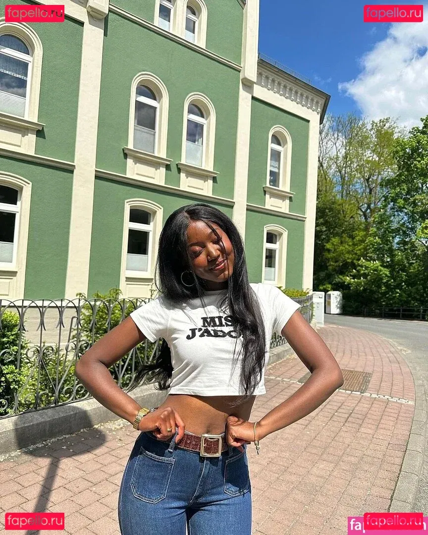 Carefreehamuyela Onlyfans Photo Gallery 