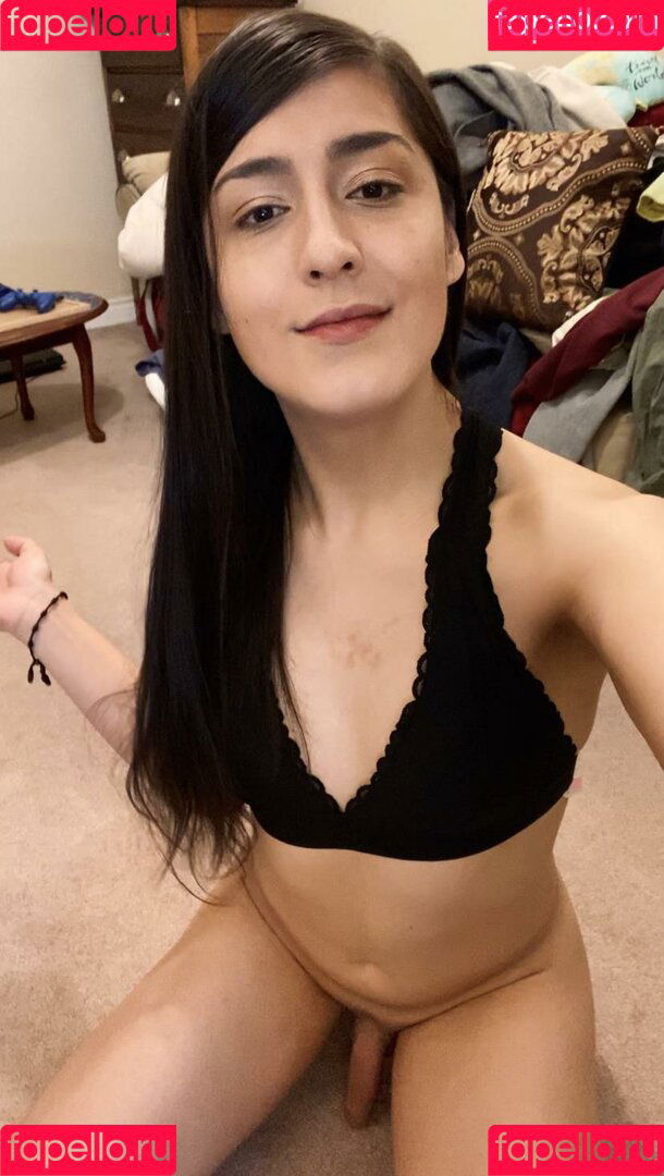 ellaisakittycat Onlyfans Photo Gallery 