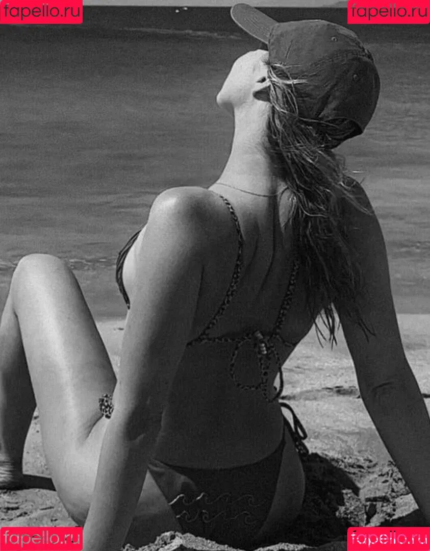 Elizabeth Weber Onlyfans Photo Gallery 