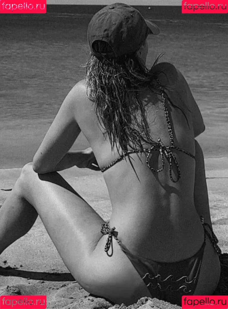 Elizabeth Weber Onlyfans Photo Gallery 