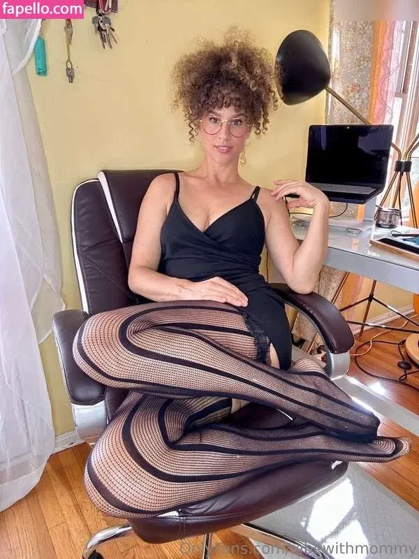 vibewithmommy Onlyfans Photo Gallery 