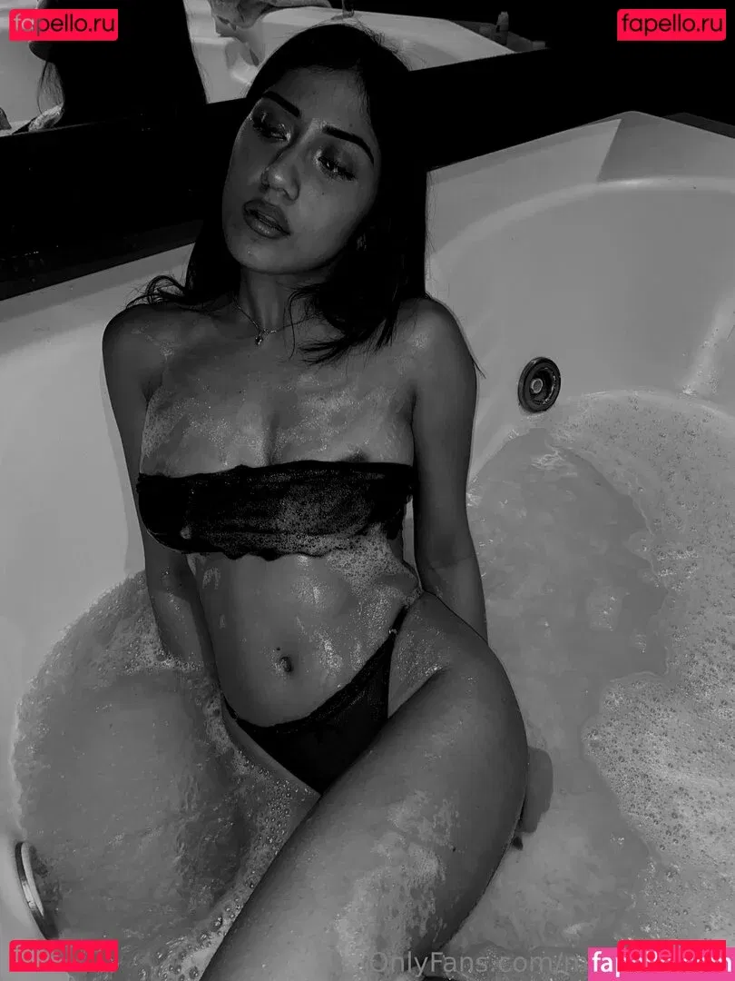 Mia Valencia Onlyfans Photo Gallery 