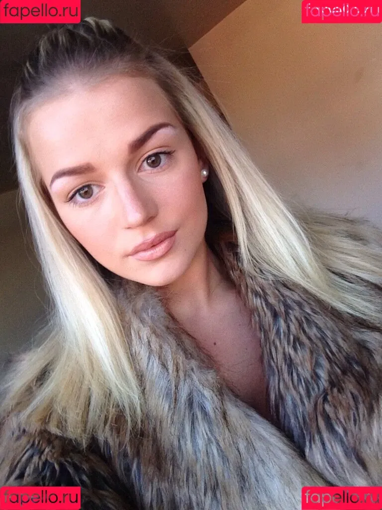 Holly Eriksson Onlyfans Photo Gallery 