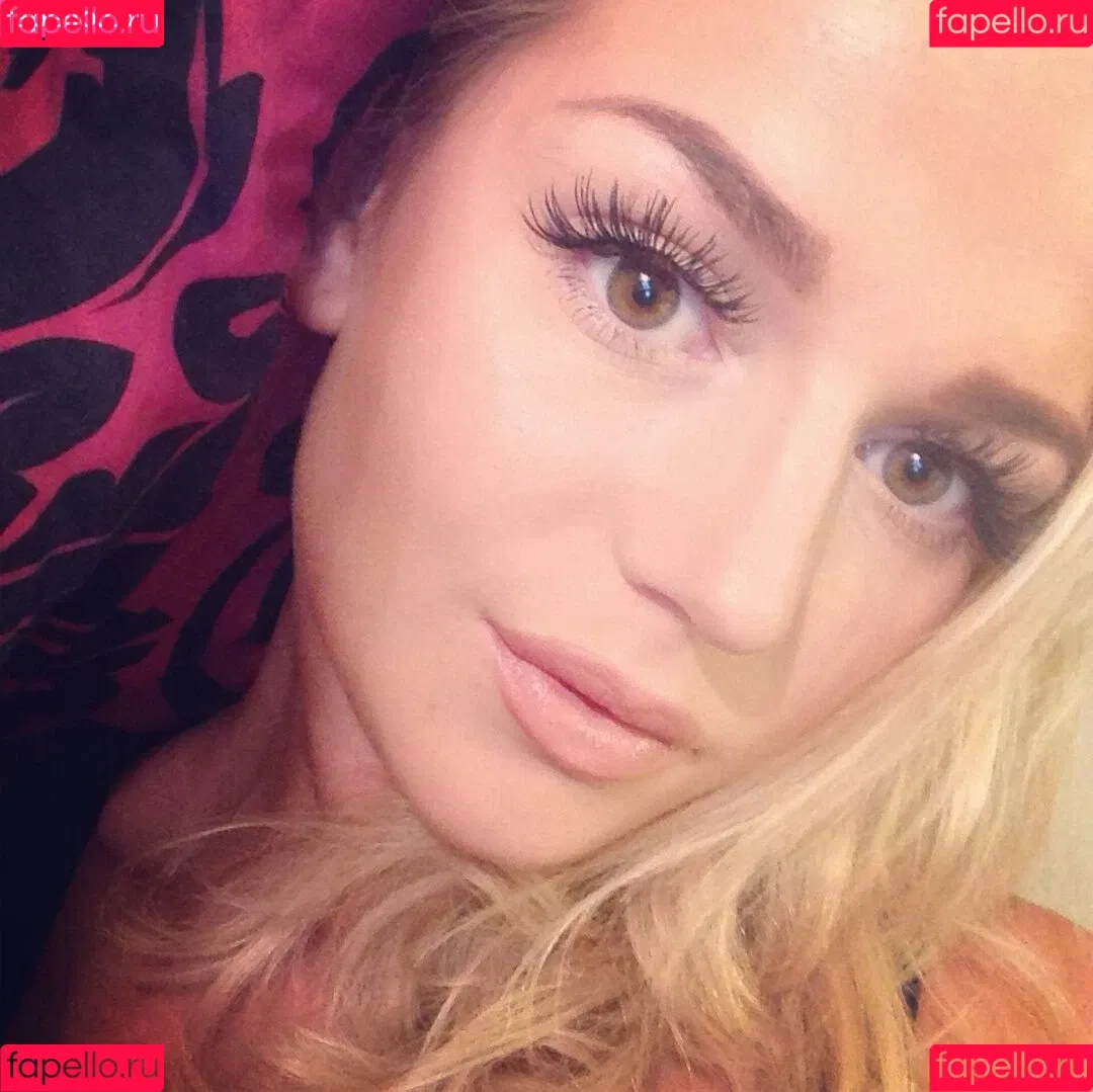 Holly Eriksson Onlyfans Photo Gallery 