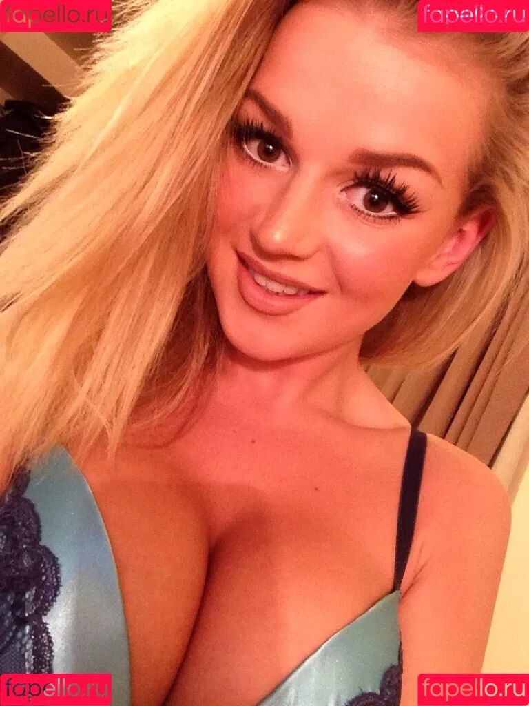Holly Eriksson Onlyfans Photo Gallery 