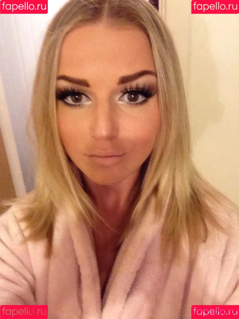 Holly Eriksson Onlyfans Photo Gallery 