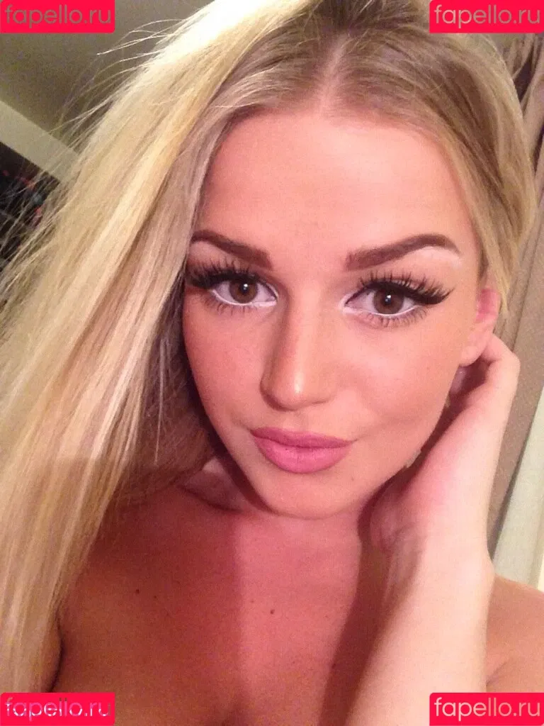 Holly Eriksson Onlyfans Photo Gallery 