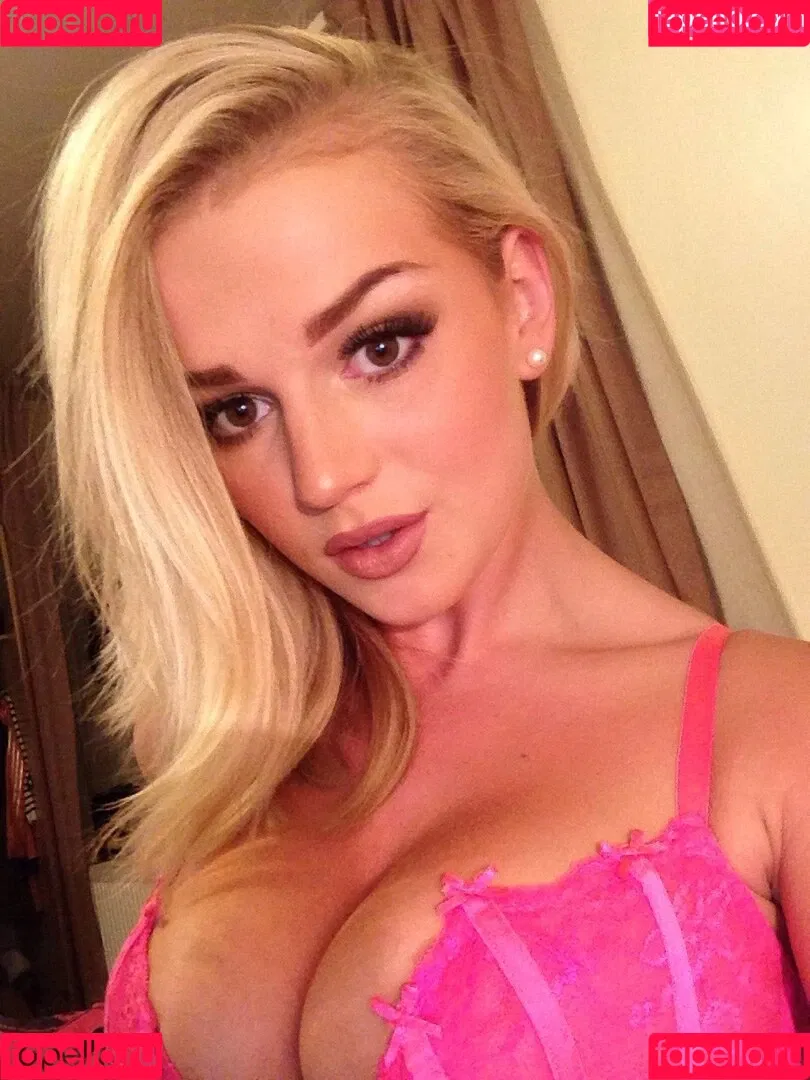 Holly Eriksson Onlyfans Photo Gallery 