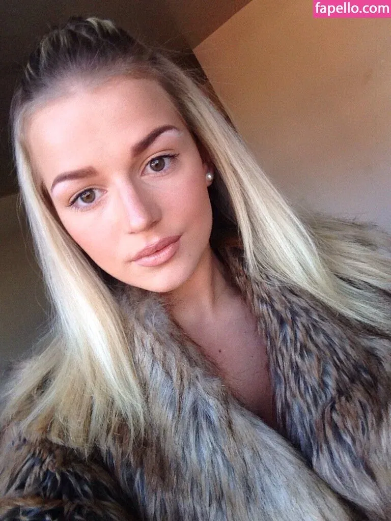 Holly Eriksson Onlyfans Photo Gallery 