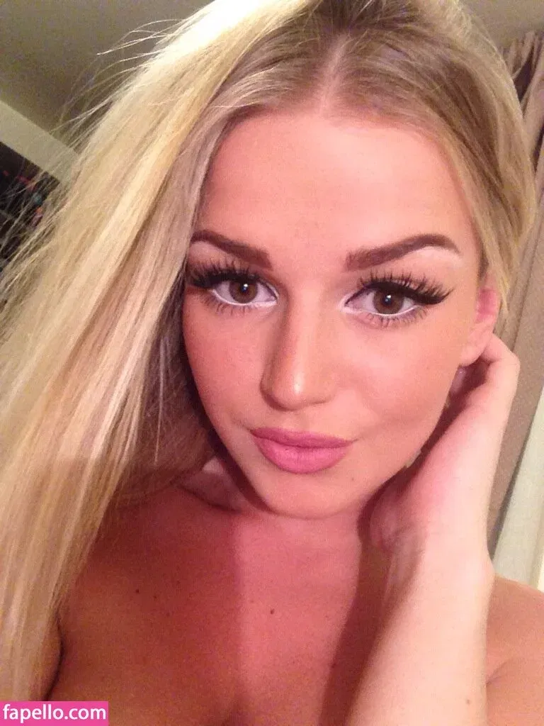 Holly Eriksson Onlyfans Photo Gallery 