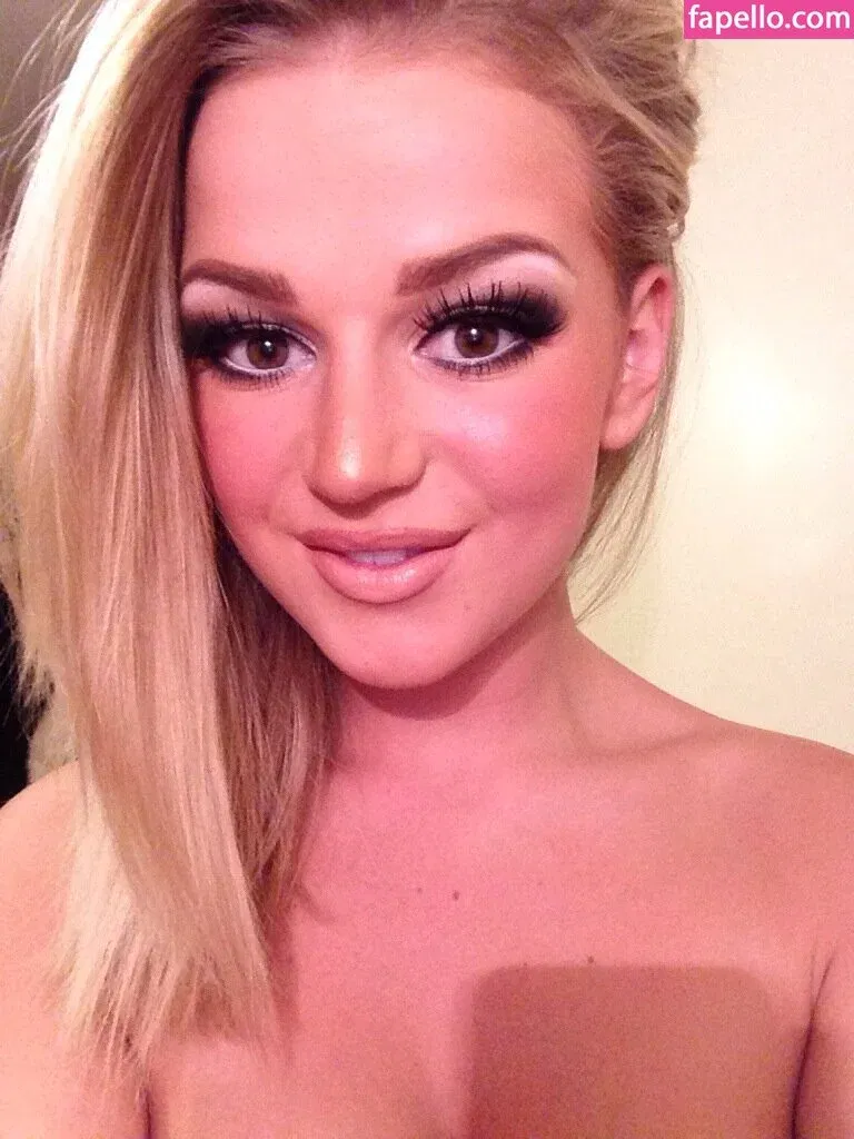 Holly Eriksson Onlyfans Photo Gallery 