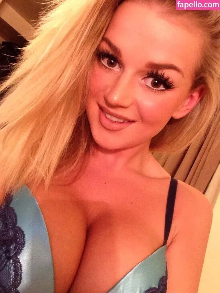 Holly Eriksson Onlyfans Photo Gallery 