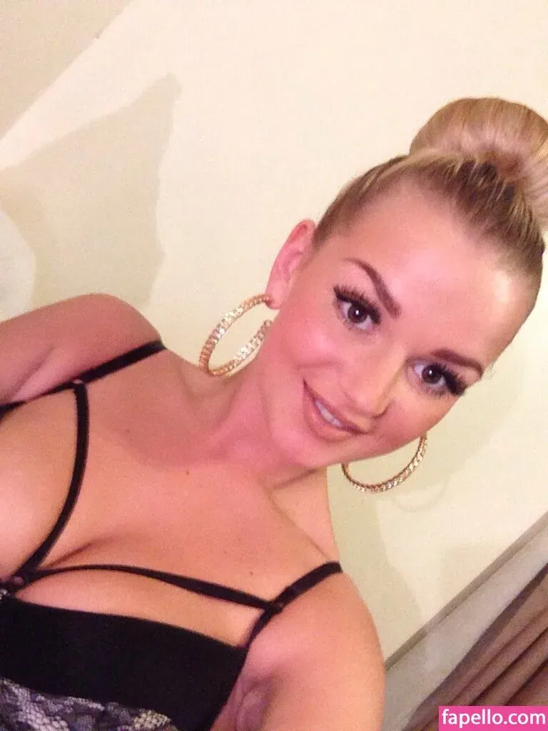 Holly Eriksson Onlyfans Photo Gallery 