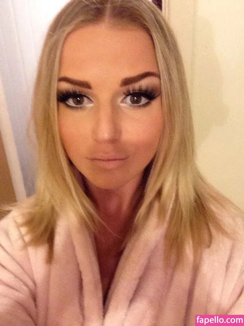 Holly Eriksson Onlyfans Photo Gallery 