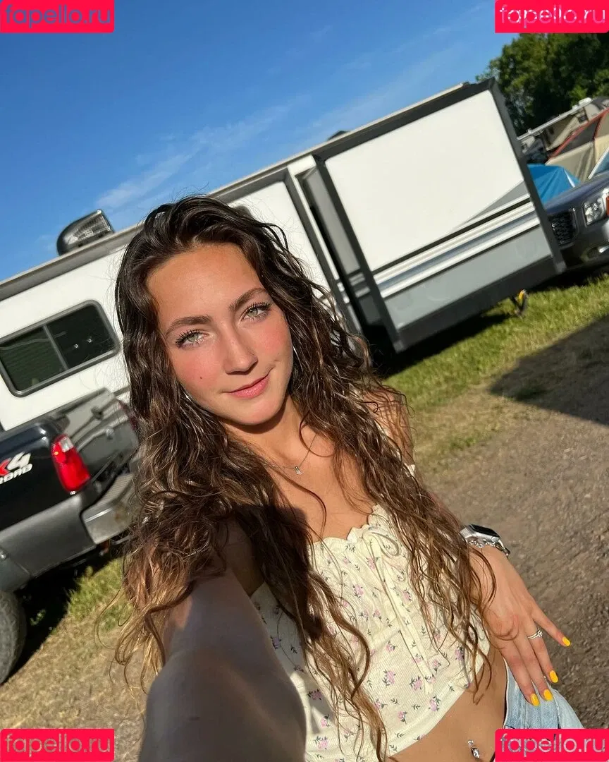Laura Carlson Wilson Onlyfans Photo Gallery 