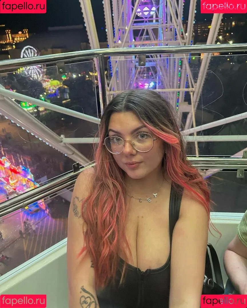 Hayley L Onlyfans Photo Gallery 