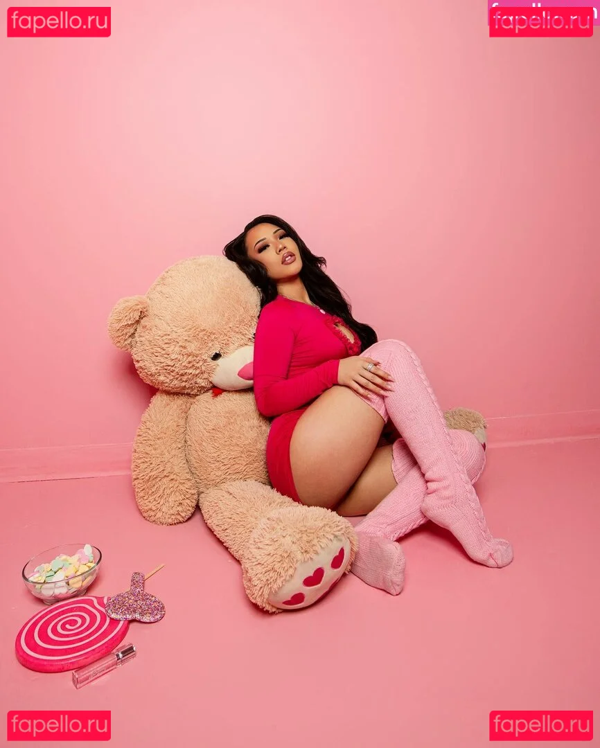 Thailiian Onlyfans Photo Gallery 