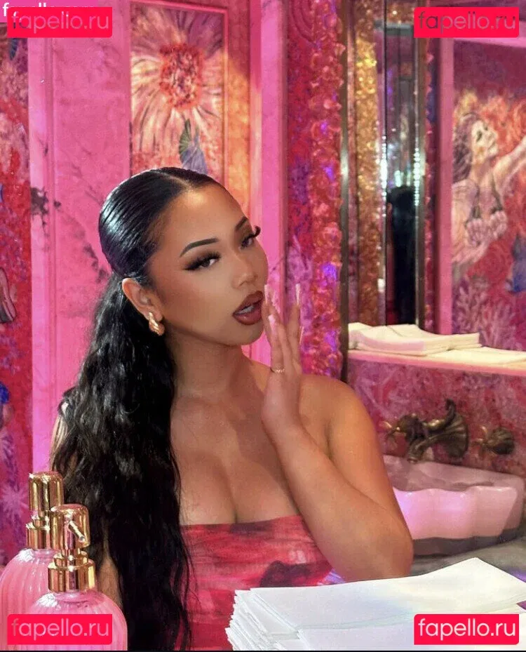 Thailiian Onlyfans Photo Gallery 