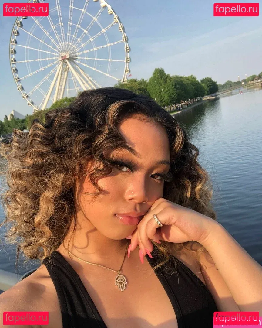 Thailiian Onlyfans Photo Gallery 