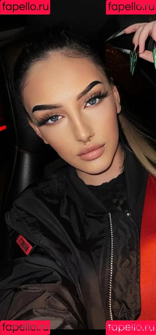 Leonie Flessers Onlyfans Photo Gallery 