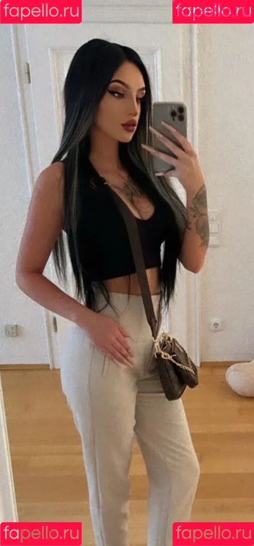 Leonie Flessers Onlyfans Photo Gallery 