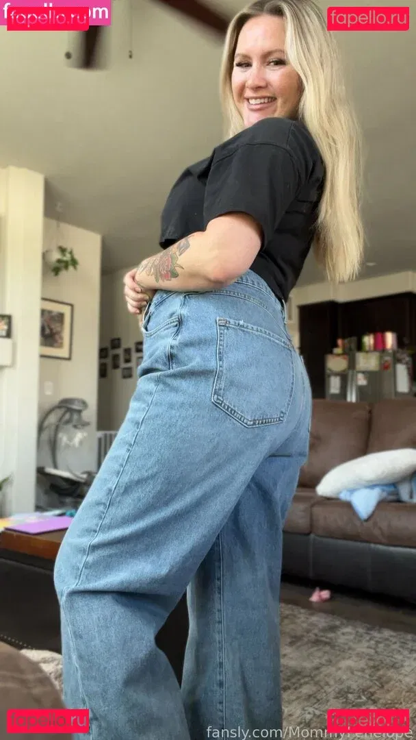 MommyPenelope Onlyfans Photo Gallery 