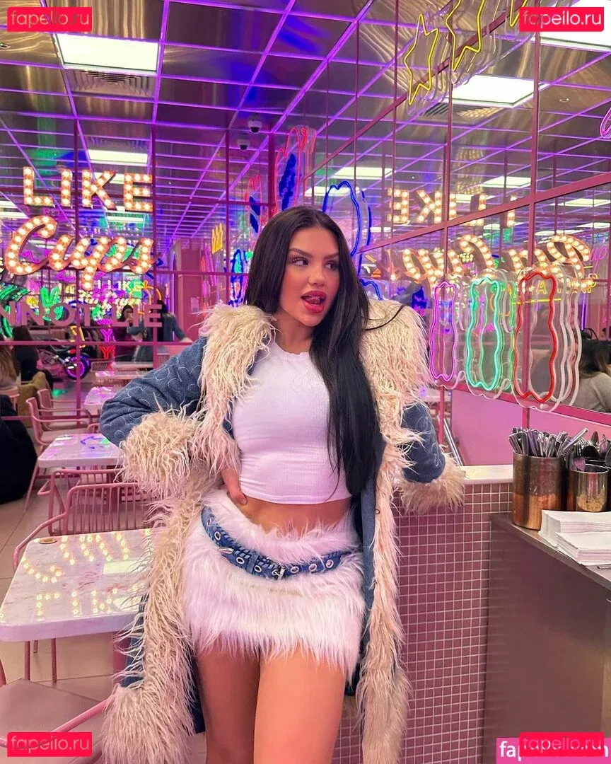 Vivi Wanderley Onlyfans Photo Gallery 