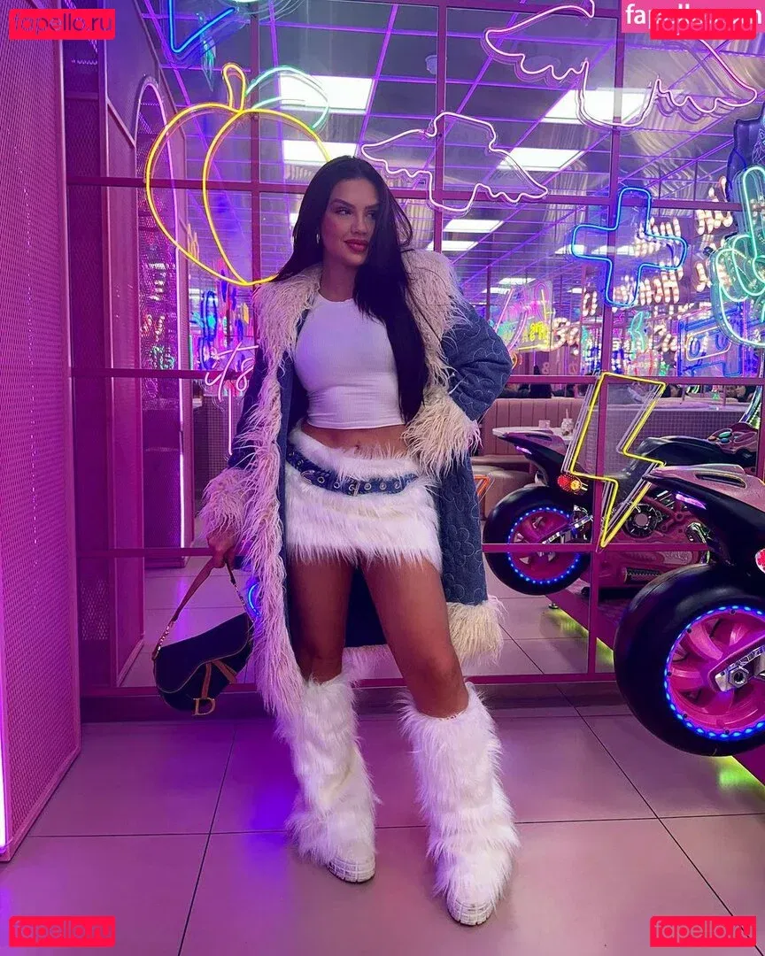 Vivi Wanderley Onlyfans Photo Gallery 