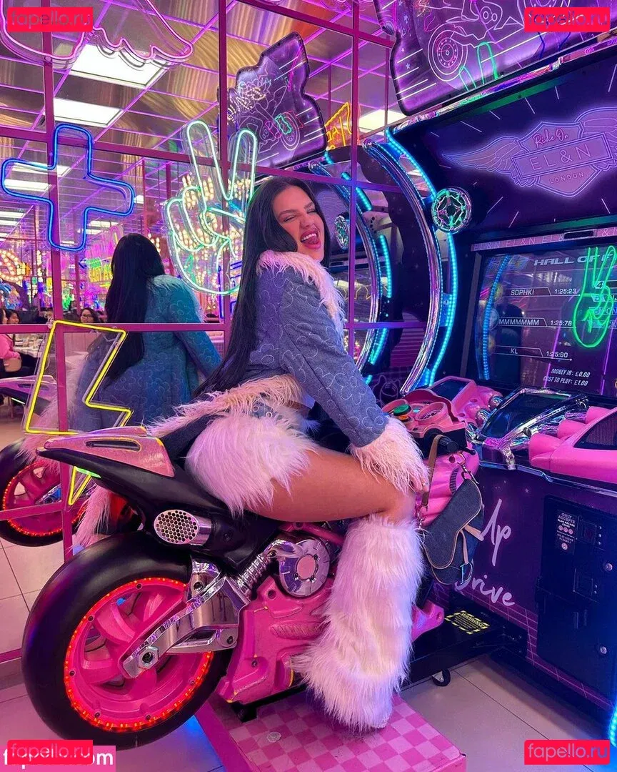 Vivi Wanderley Onlyfans Photo Gallery 