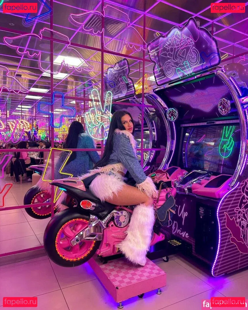 Vivi Wanderley Onlyfans Photo Gallery 