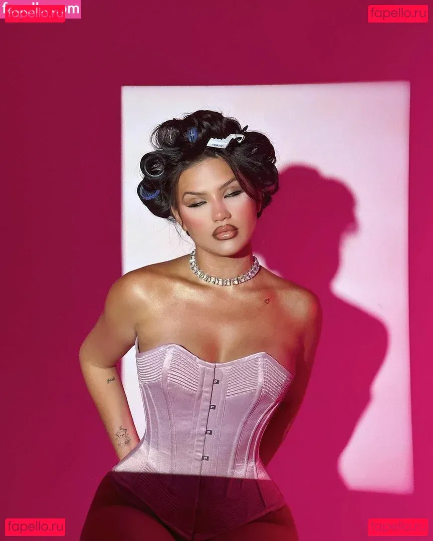 Vivi Wanderley Onlyfans Photo Gallery 