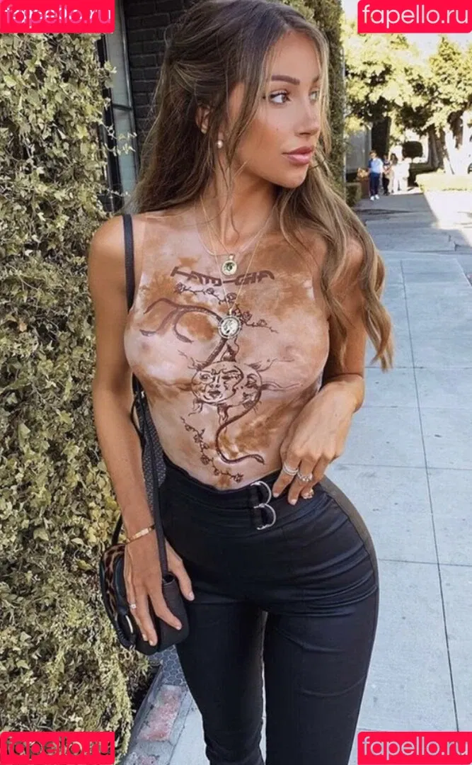 Caroline Einhoff Onlyfans Photo Gallery 