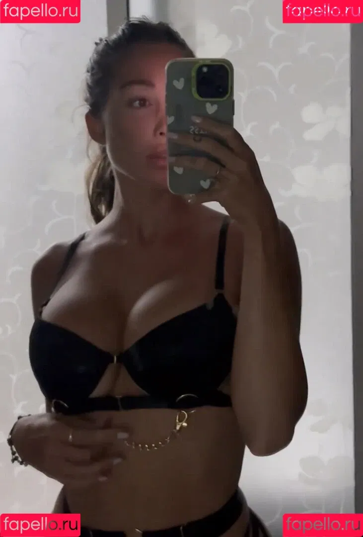 Caroline Einhoff Onlyfans Photo Gallery 